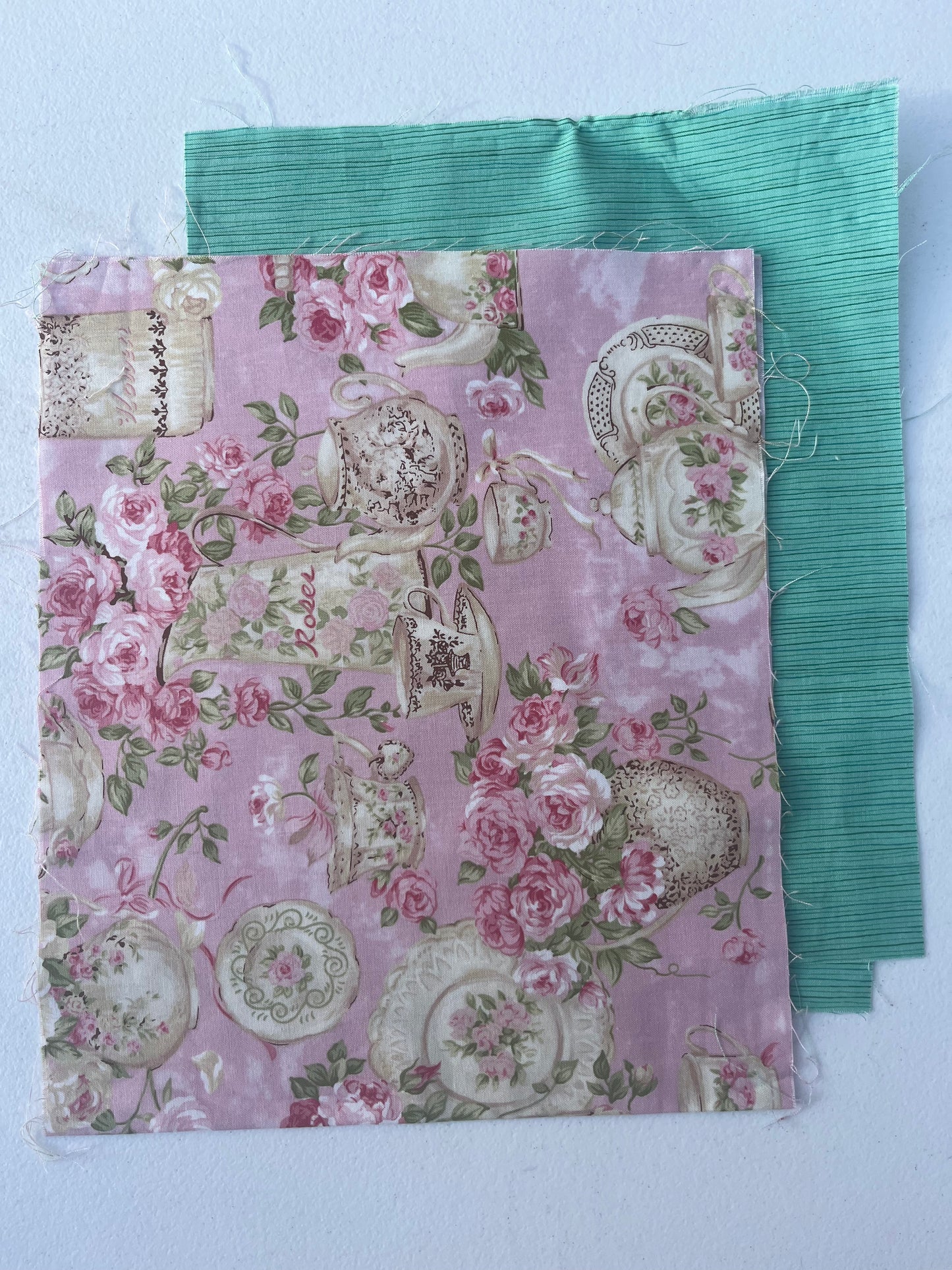 Tea Set Dainty Pink medium carry-all