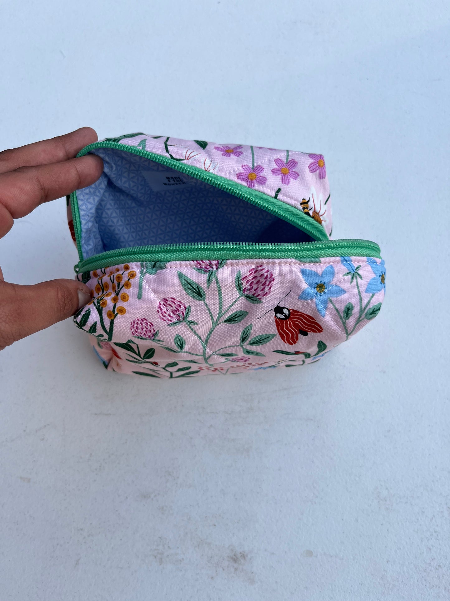Pastel pink wildflower garden medium carry-all