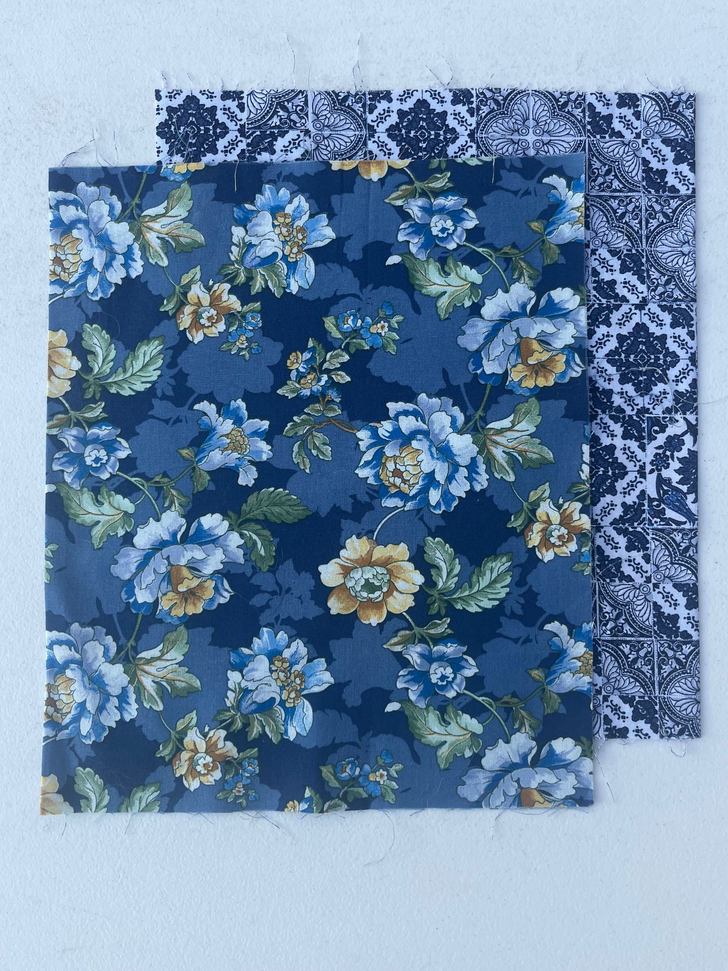 Dainty Blue/Yellow Floral medium carry-all