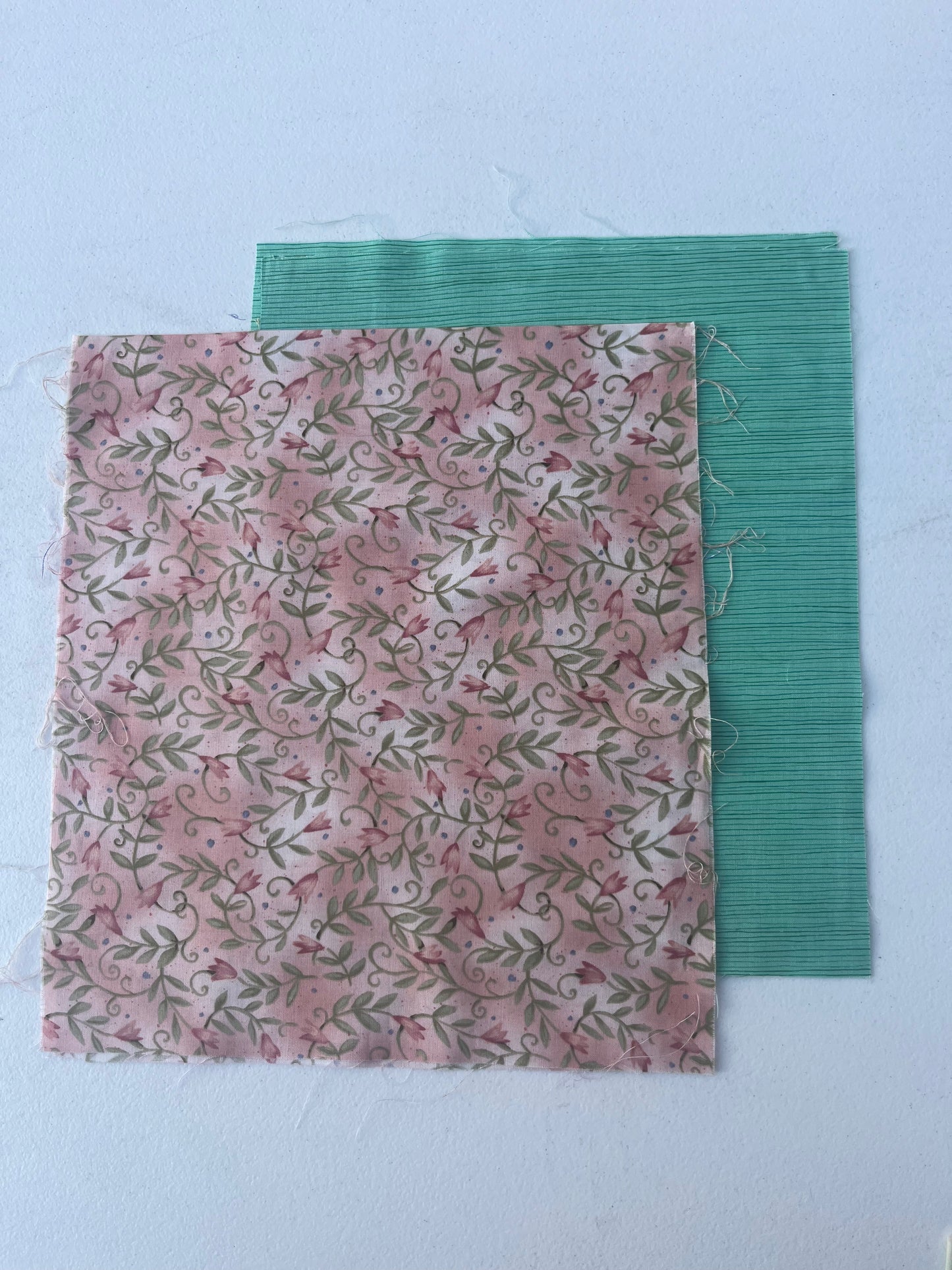 Pink tulip and vines medium carry-all