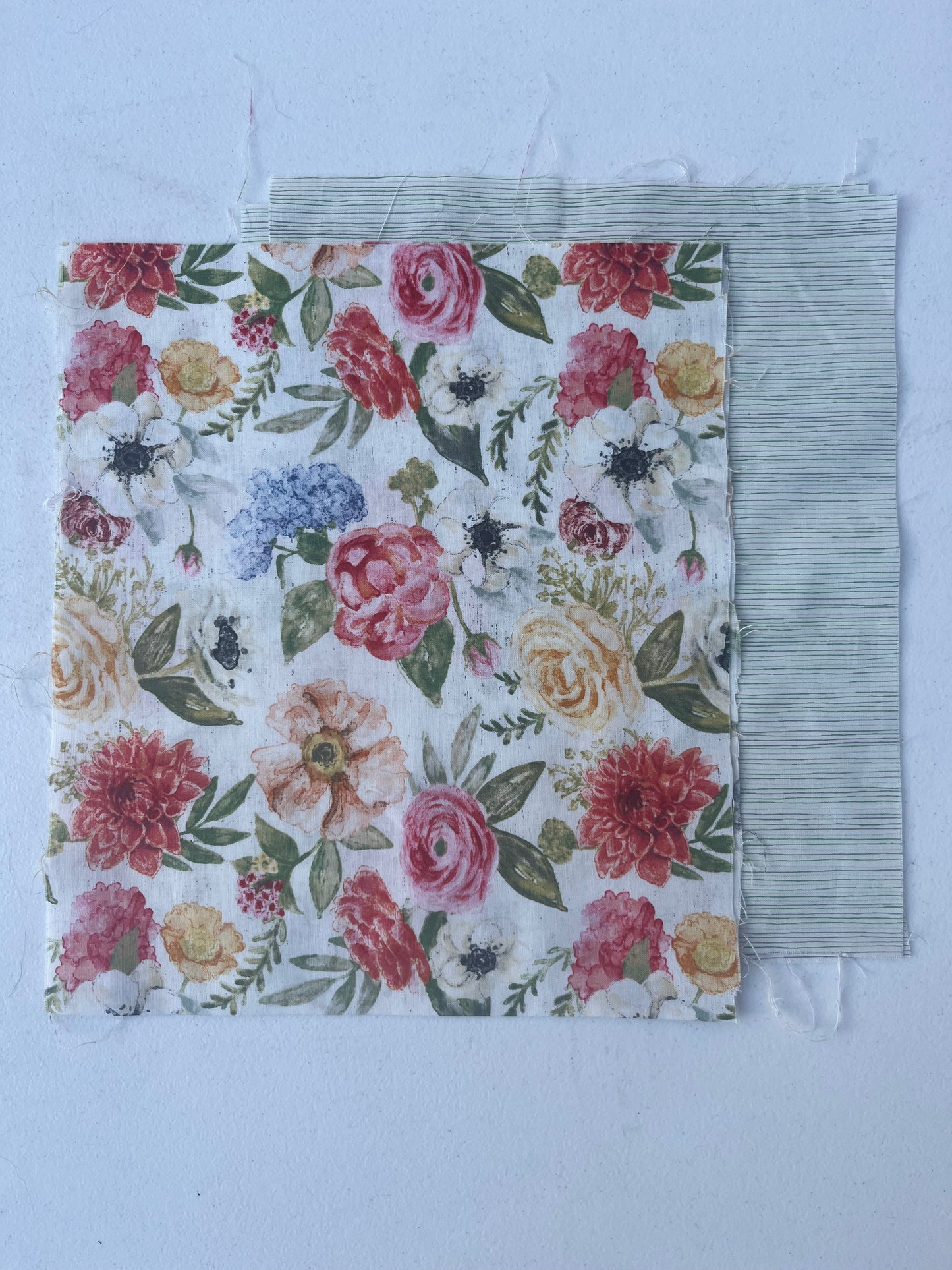 Vintage flower gardens medium carry-all