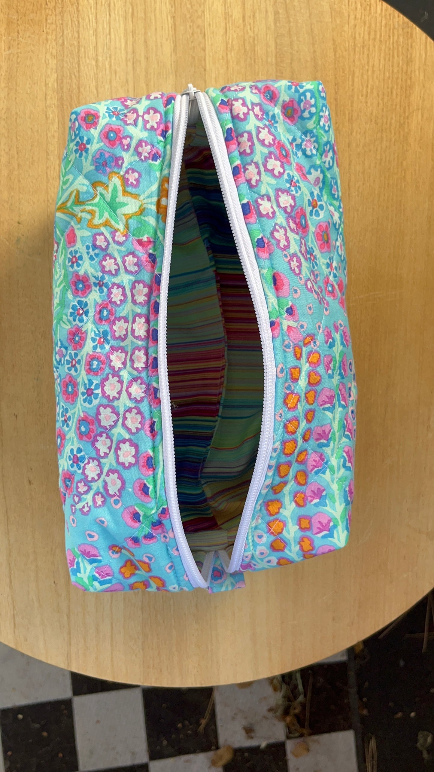 Peacock feathers in teal blue Chubby Makeup pouch