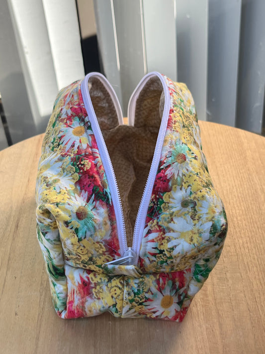 Daisies Daze Chubby Makeup pouch