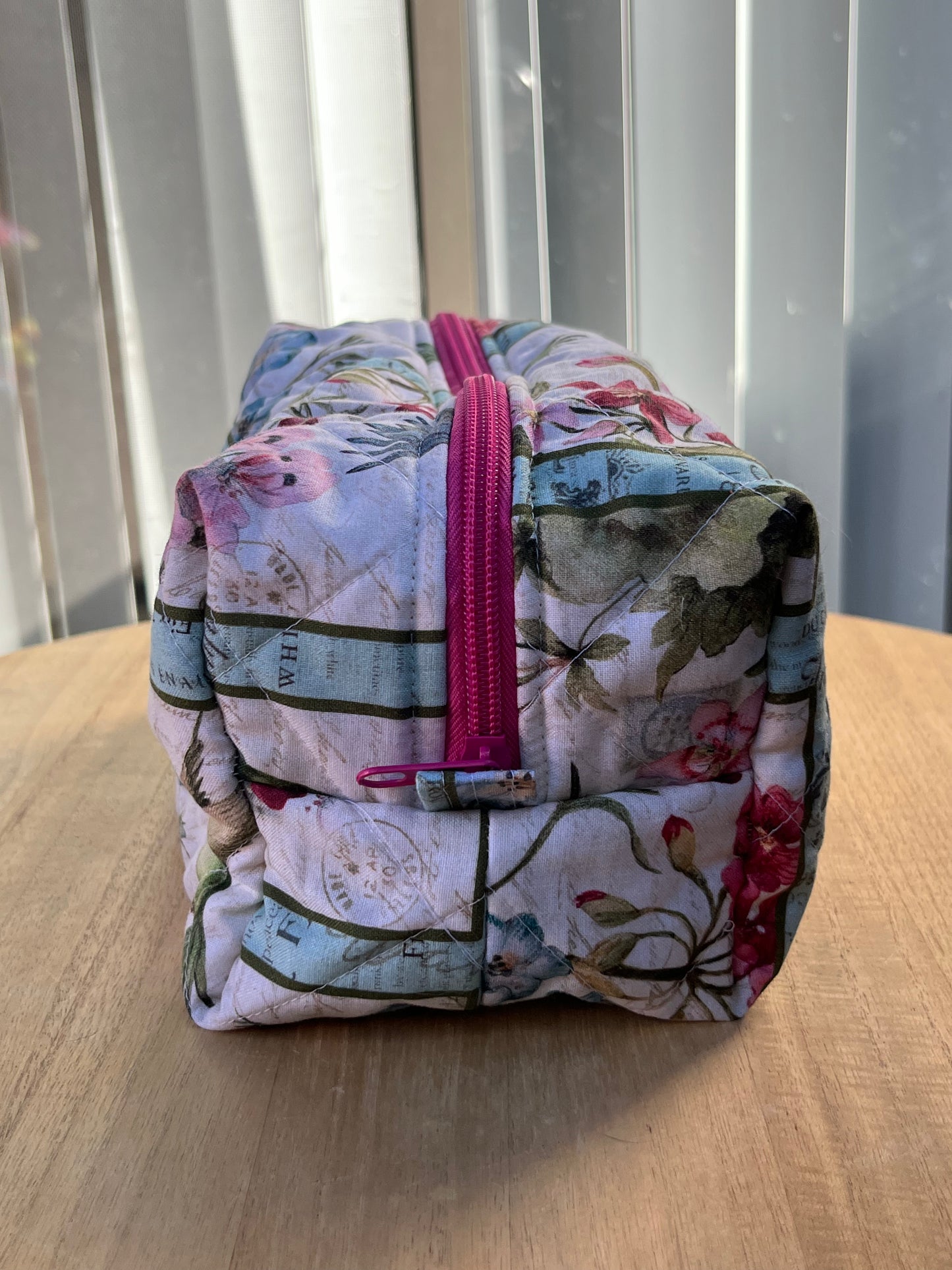 Framed hummingbirds Chubby Makeup pouch