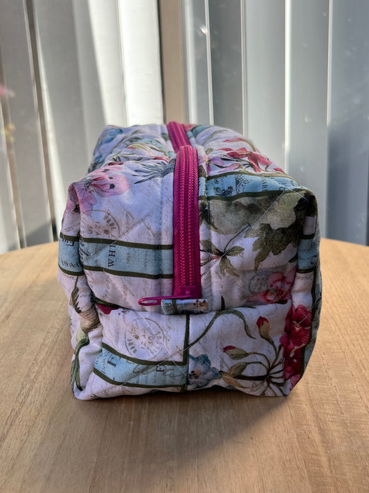 Framed hummingbirds Chubby Makeup pouch