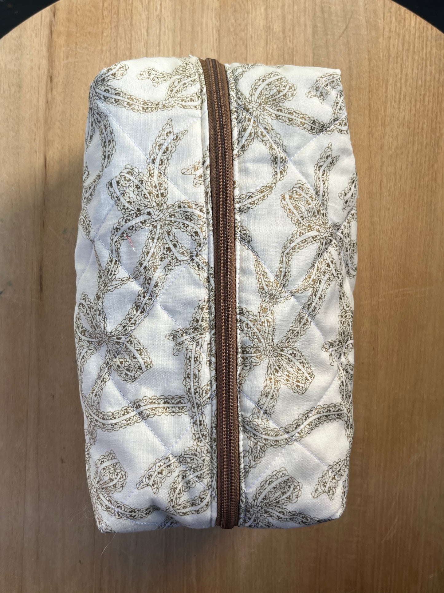 Cream Bows Chubby Makeup pouch