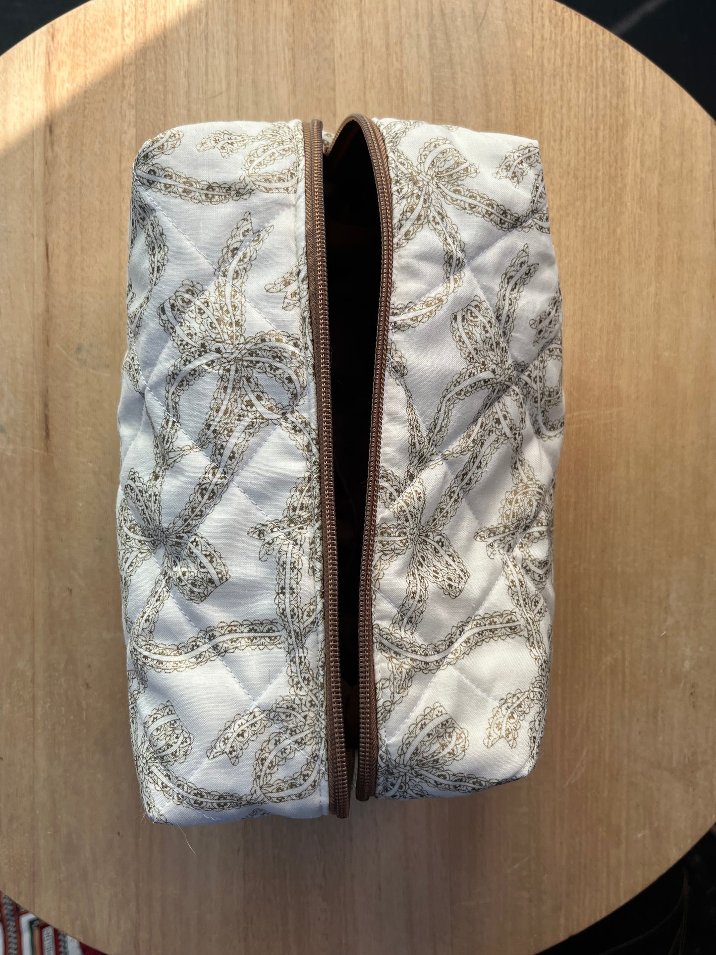 Cream Bows Chubby Makeup pouch
