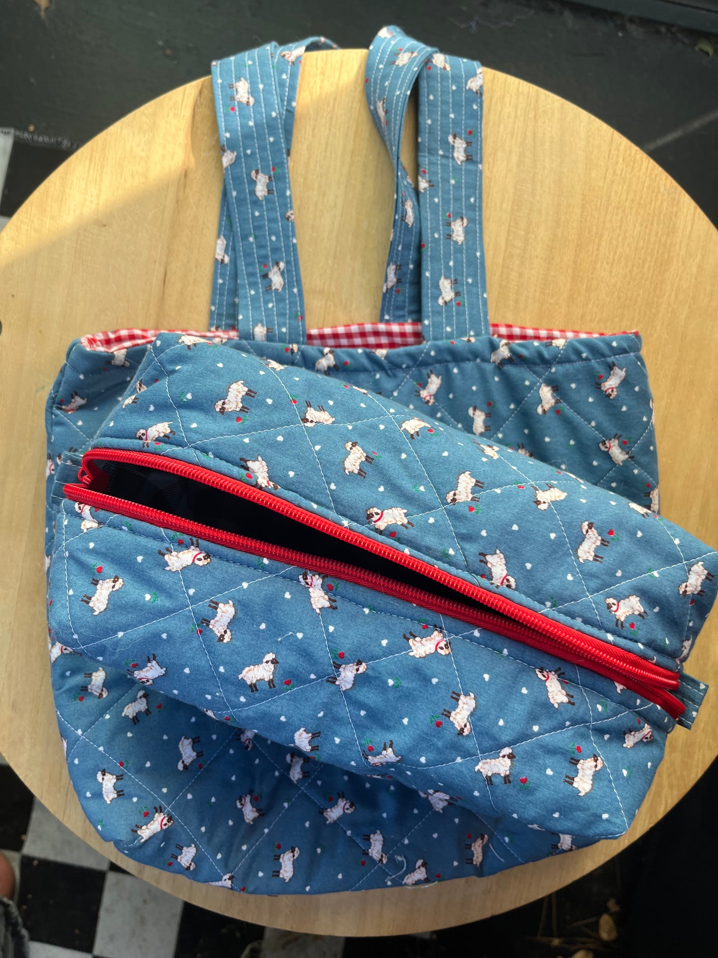 Sheep in love Over the Shoulder bag
